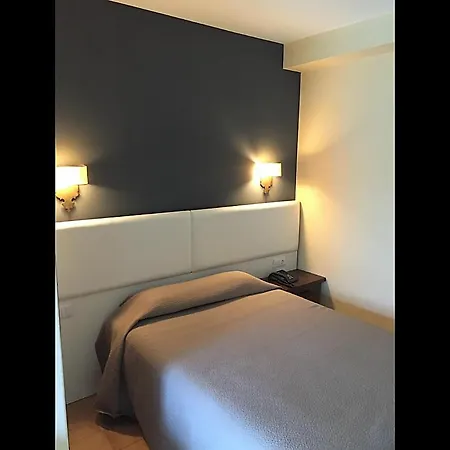 Nuevo Cachalote 2* Portonovo